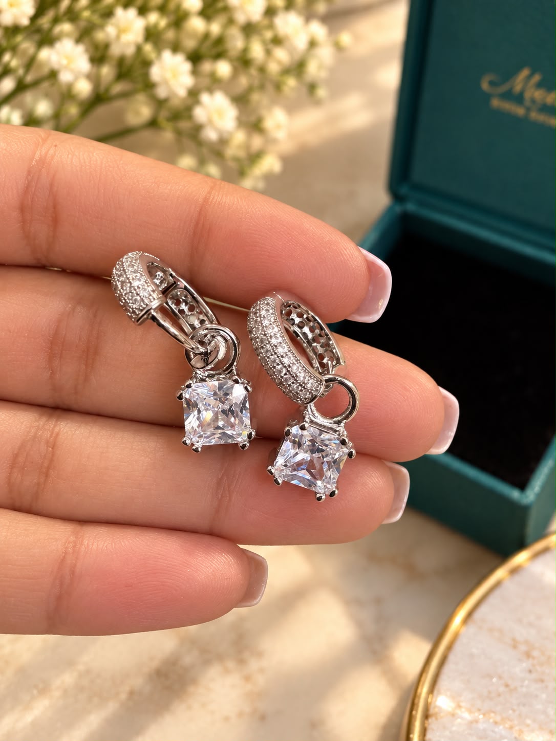 Éclat Crystal Huggers, view 3